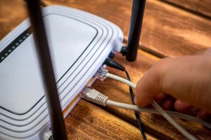 Bắn chết hai cha con hàng xóm vì 'xài chùa' WiFi