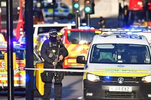 Anh gọi vụ tấn công trên cầu London là khủng bố