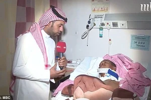 May mắn sống sót dù rơi vào chuồng hổ và bị tấn công