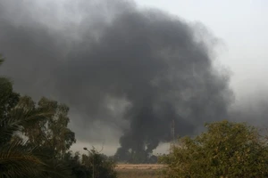 Nhiều tên lửa rơi gần sứ quán, căn cứ quân sự Mỹ