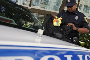 Cảnh sát có mặt tại hiện trường. Ảnh: REUTERS