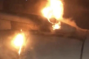 Máy bay Iran hạ cánh khẩn vì động cơ bốc cháy ngùn ngụt