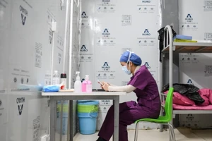 Nhân viên y tế được chuyển đến Vũ Hán để chiến đấu với dịch bệnh đa phần là nữ. Ảnh: TÂN HOA XÃ