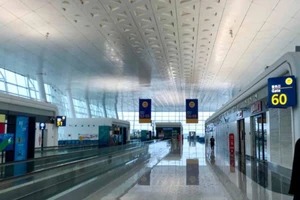 Sân bay quốc tế ở Vũ Hán vắng lặng trong đợt bùng phát dịch COVID-19 - Ảnh: AFP