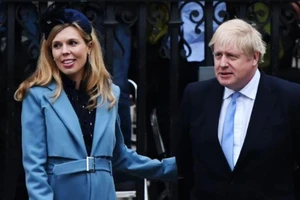 Thủ tướng Anh Boris Johnson và vị hôn thê Carrie Symonds. Ảnh: CNN