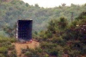 Một giàn loa công suất lớn của Triều Tiên gần biên giới liên Triều. Ảnh: REUTERS