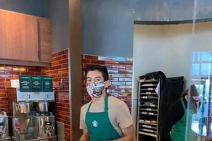 Gilles chụp hình Gutierrez và đăng lên facebook để phàn nàn về thái độ của anh này đối với cô. Ảnh chụp màn hình FACEBOOK