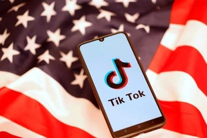 Mỹ đang cân nhắc cấm các ứng dụng mạng xã hội của Trung Quốc, trong đó có cả TikTok. Ảnh: REUTERS