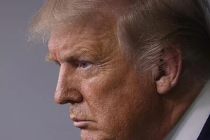 Facebook gỡ bài đăng của Tổng thống Mỹ Donald Trump vì chứa thông tin sai lệch về đại dịch COVID-19. Ảnh: ALEX WONG/GETTY/CNN