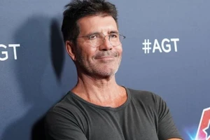 Tai nạn xảy ra khi ngôi sao Simon Cowell đi thử xe đạp điện ở sân nhà. Ảnh: CNN