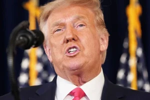 Ông Trump nói về đại dịch COVID-19 tại một cuộc họp báo ở bang New Jersey, Mỹ. Ảnh: REUTERS/CNBC