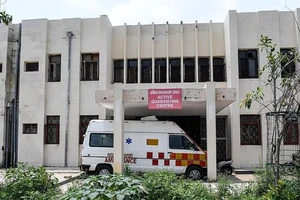 Nữ bệnh nhân COVID-19 bị tài xế xe cấp cứu cưỡng hiếp