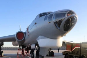 Trung Quốc đưa máy bay ném bom chiến lược đến biên giới Ấn Độ