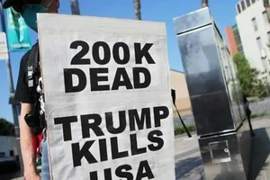 Hơn 200.000 dân Mỹ chết vì COVID-19, ông Trump hứng chỉ trích