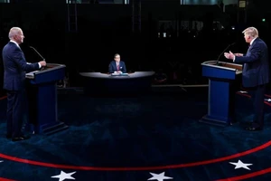 Ông Biden có nguy cơ nhiễm COVID-19 từ ông Trump