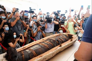 Ai Cập mở nắp quan tài xác ướp 2.500 năm 