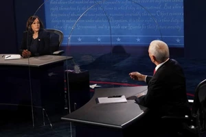 Tranh luận Pence-Harris:Dân chủ công kích vấn đề COVID-19