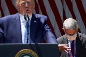 Xuất viện vài ngày ông Trump đã định tiếp hàng trăm khách