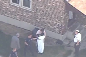 Đau lòng bé 3 tuổi tự bắn vào mình trong ngày sinh nhật