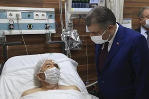 Động đất TNK: Cứu được cụ ông 70 tuổi sau 36 giờ bị chôn vùi