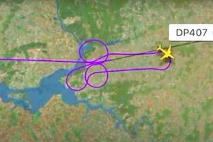 Hai phi công bị điều tra vì vẽ hình 'của quý' trên bầu trời