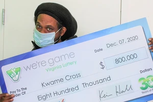 Người đàn ông trúng một lúc 160 tờ vé số