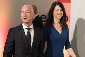 Vợ cũ tỉ phú Jeff Bezos cho đi 4,2 tỉ USD qua email