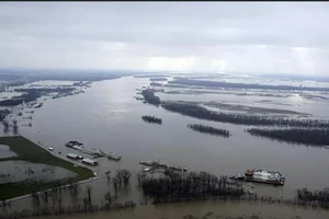 Vệ tinh NASA cho thấy nhiều dòng sông Mỹ liên tục đổi màu