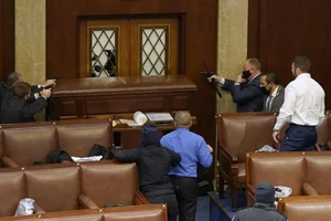 Ông Biden giục ông Trump kêu gọi dừng bao vây tòa nhà Quốc hội