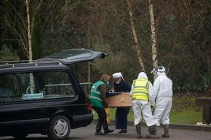 Biến thể SARS-CoV-2 của Anh lây nhanh, giết người chóng mặt