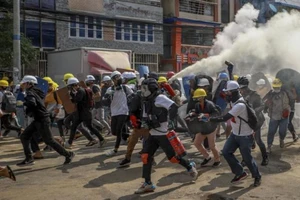 Thêm 1 người biểu tình ở Myanmar bị bắn chết