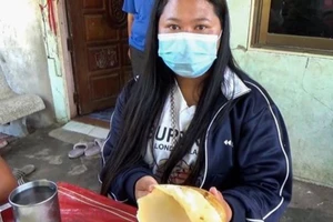 Đi ăn tối, cô gái vô tình phát hiện báu vật trong vỏ ốc