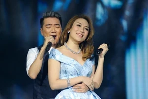 Dàn sao 'khủng' về quê, hát mừng Đà Nẵng 20 mùa hoa