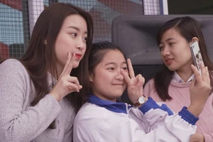  Tuấn Ngọc, Mỹ Tâm, hoa hậu Mỹ Linh đón xuân an bình