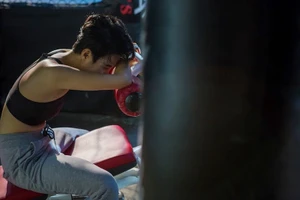 Vũ Cát Tường không để tạ đập vào mặt mình