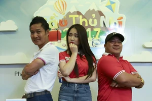 Hoà Minzy, Hiếu Hiền làm bảo mẫu cho cầu thủ nhí