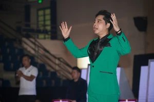 Ngọc Sơn huấn luyện bảy ca sĩ trẻ hát bolero