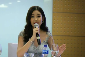 Tân hoa hậu tháo mũi: Nguyễn Thị Thành không tháo răng