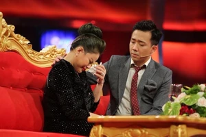 Sau ánh hào quang... là gạch đá của khán giả, nghệ sĩ