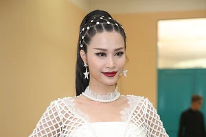 Đông Nhi trả lời về 'Thanh xuân của bạn là gì?'