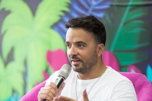 Cận cảnh 200 tấn thiết bị cho sân khấu Luis Fonsi diễn 