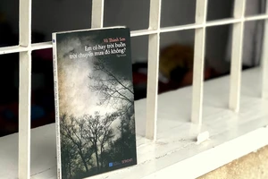 Tặng sách 'Em có hay trời buồn trời chuyển mưa đó không?'