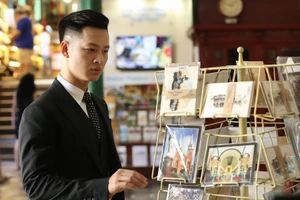 Ca sĩ đầu tiên quay hình bên trong Bưu điện trung tâm Sài Gòn