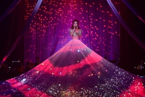 Liveshow đầu tiên, Võ Hạ Trâm ghi ‘điểm’ với broadway