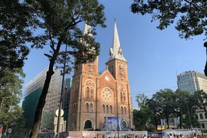 Ít nhất 2025 mới xong việc trùng tu nhà thờ Đức Bà