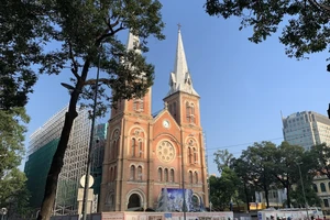 Vì an toàn, nhà thờ Đức Bà Sài Gòn ngưng đổ chuông