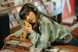 Phùng Khánh Linh đầu quân cho Hãng đĩa Thời Đại