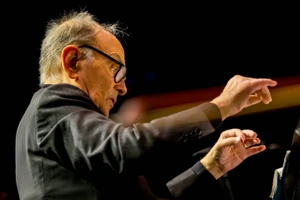 Vĩnh biệt nhà soạn nhạc huyền thoại của phim cao bồi Viễn Tây