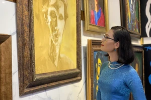 Hoạ sĩ vẽ Bill Gates bán tranh gây quỹ cho ‘Điều ước thứ 7’