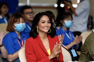 H’Hen Niê làm giám khảo cuộc thi viết về ‘Sống đẹp’